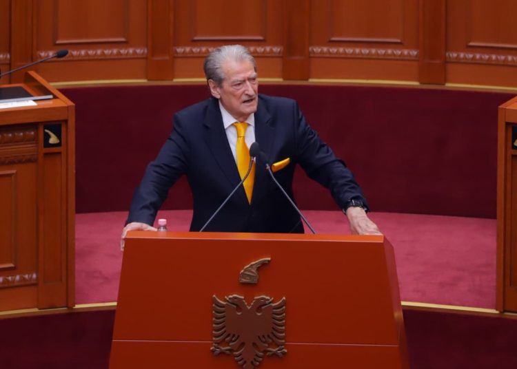 Berisha: Rama u detyrua t’i fshijë këpucët Lubi Ballukut, duke hedhur në kosh reformën në drejtësi dhe integrimin