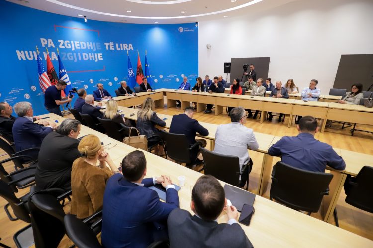 Pse u bë përqëndrimi i tenderave për digjitalizim tek AKSHI 
