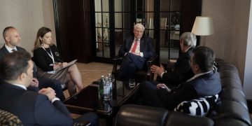 Berisha takon Stephen Harper në Zagreb, ngre alarmin për “autokraci elektorale” në Shqipëri