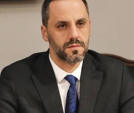 “Ka një urdhër dëbimi”, ministri Lamallari shpjegon vendimin për Ikballe Huduti Berisha. Po ndjekin të tjerë