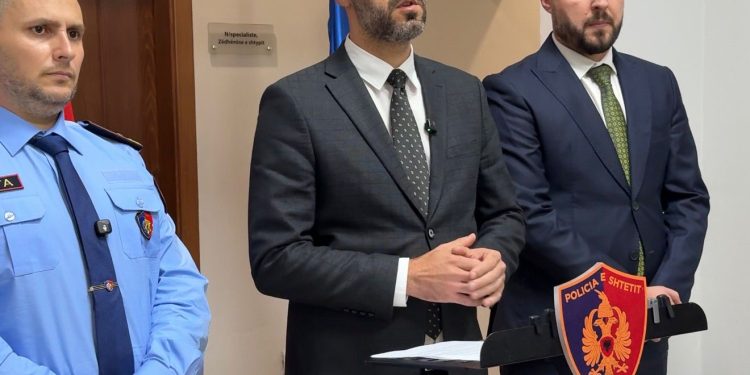 Shpërblim financiar për familjet e policëve Enea Mekolli dhe Edison Adri