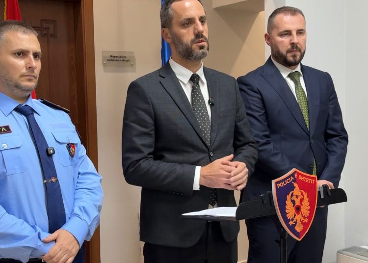 Shpërblim financiar për familjet e policëve Enea Mekolli dhe Edison Adri