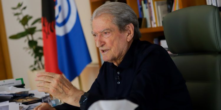 Berisha: Rama i futi në kurth vajzën dhe dhëndrin e Trump, ‘Zvërneci’ po hetohej