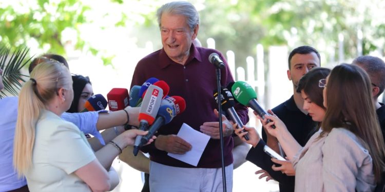 Berisha: Rama po përgatit arratisjen e Lubisë në një shtet tjetër