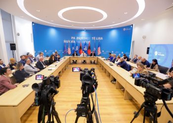 Frika e Berishës për Zvërnecin: Mund të shkatërrohet nga mafia vendase si Ksamili