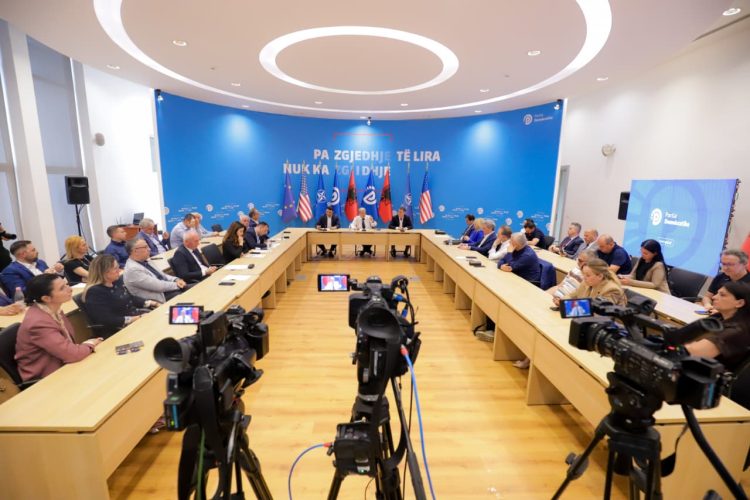 Frika e Berishës për Zvërnecin: Mund të shkatërrohet nga mafia vendase si Ksamili