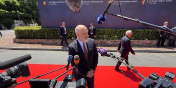 Rama akuzon iranianët për ndërhyrje  tek protestat në Tiranë