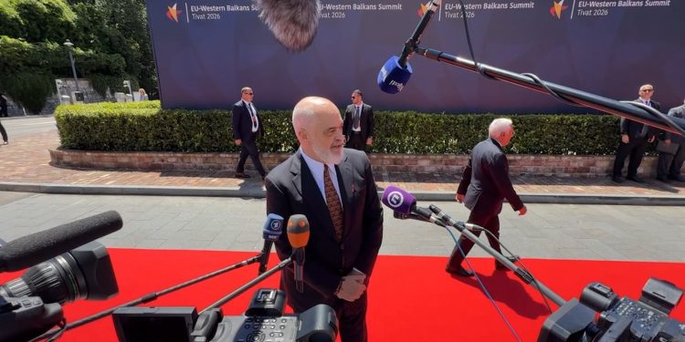 Rama akuzon iranianët për ndërhyrje  tek protestat në Tiranë