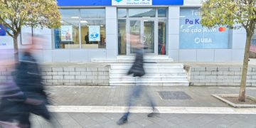 DETAJET/ Mësohet shuma në euro dhe dollarë që u vodhën në UBA bank nga llogaritë e klientë