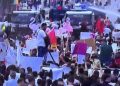 Policia, dhunë mbi protestuesit, ujë dhe gardhe hekuri