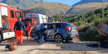EMRI/ Mbetet pa jetë 20 vjeçari nga përplasja në Kardhiq-Delvinë