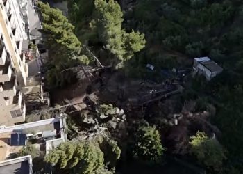 Rrëshqitje masive dherash në Currila të Durrësit, evakuohen banorët