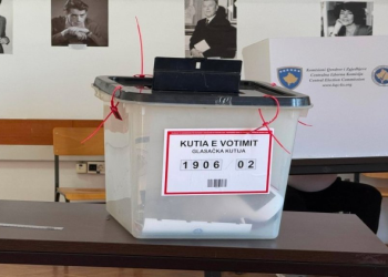 KOSOVË/ Mbi 110 mijë qytetarë kanë votuar deri në orën 11:00