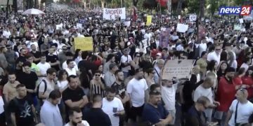 Dita e 9 e protestës, mijëra qytetarë mbushin bulevardin para Kryeministrisë