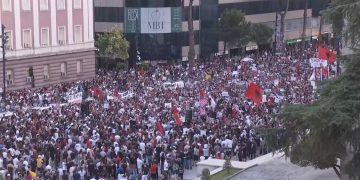 Protestuesi para Kryeministrisë: Patronazhistët të mos provokojnë, Rama të japë dorëheqjen