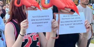 Protesta në ditën e 10. Thirrje emigrantëve të kthehen në protestë