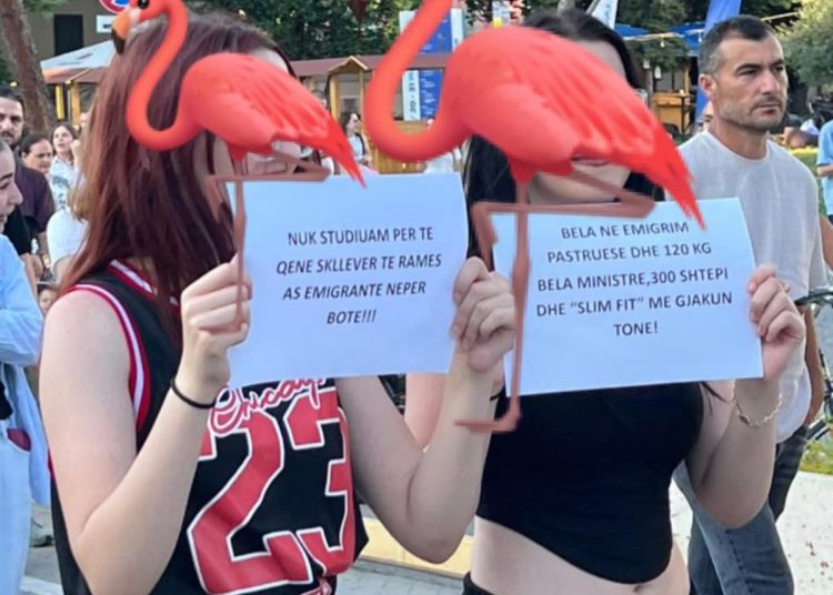 Protesta në ditën e 10. Thirrje emigrantëve të kthehen në protestë