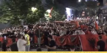 Protesta vijon në rrugët e Tiranës, thirrje për largimin e Ramës