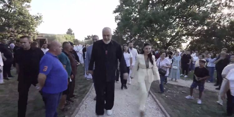Rama në krah të Belindës në Fier, refuzon dorëheqjen: Me mua dhe me PS nuk funksionon