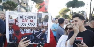 Nis protesta e 12-të. Protesta shenjestron: Rama, nesër antimiting me njerëz jo të lirë