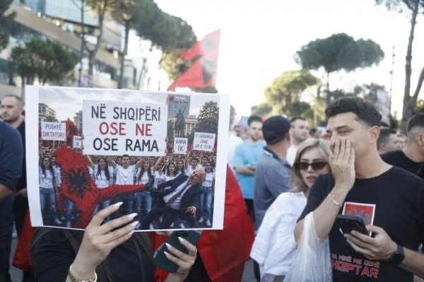 Nis protesta e 12-të. Protesta shenjestron: Rama, nesër antimiting me njerëz jo të lirë