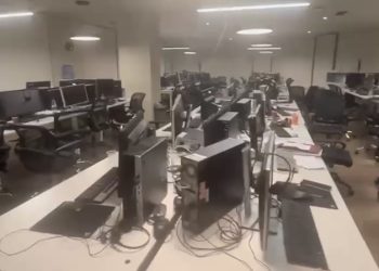 Call center mashtruese kompjuterike në Tiranë, në pranga 4 organizatorë, 49 punonjës në hetim