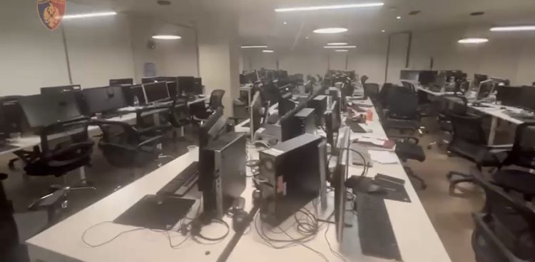 Call center mashtruese kompjuterike në Tiranë, në pranga 4 organizatorë, 49 punonjës në hetim