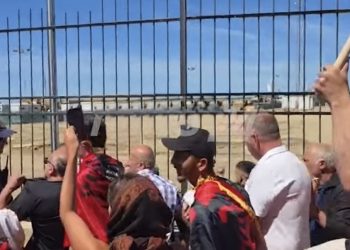 Banorët e Rrjollit rikthehen në protestë, tensione dhe përplasje me policinë