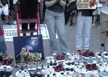Protesta e 14-të para Kryeministrisë, qytetarë nga e gjithë Shqipëria dhe diaspora mbushin bulevardin