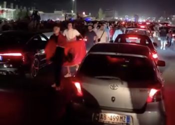 Rama leksion protestuesve se si duhet ta bëjnë protestën: Është kundër turizmit dhe imazhit