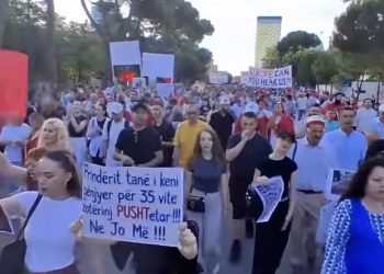 DITA E 19/ Ata pushtetin, ne Shqipërinë. Sërish bulevardi buçet: Rama ik!