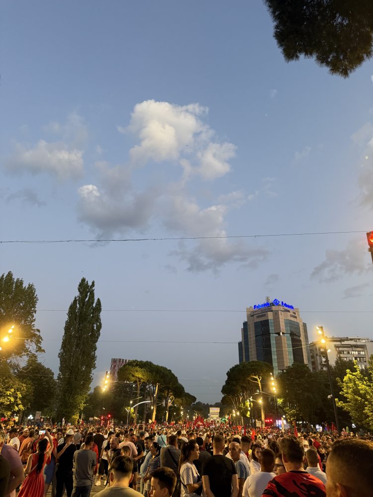 DITA E 20/ Qindra mijëra protestues nga gjithë vendi e diaspora kërkojnë largimin e Ramës