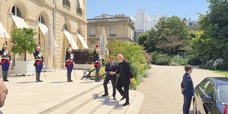 Rama në Paris, ftesë nga Macron për një drekë në Elysee