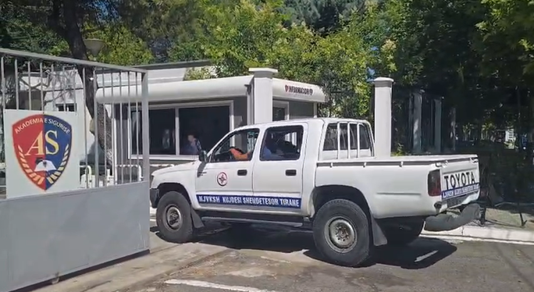 Helmohen sërish studentët në Akademinë e Sigurisë, 50 kursantë në spital