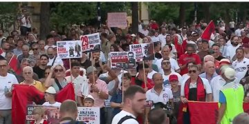 DITA 29/ Protestuesi Kola: Rama duhet të shkojë në burg, t’i konfiskohet pasuria