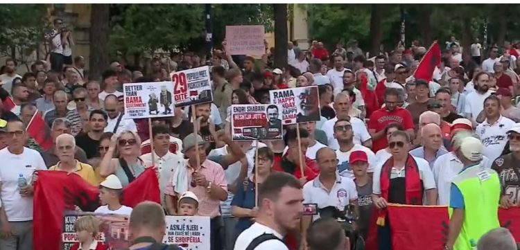 DITA 29/ Protestuesi Kola: Rama duhet të shkojë në burg, t’i konfiskohet pasuria