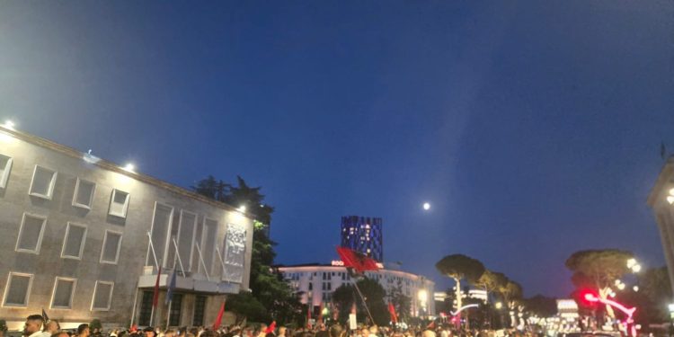 DITA 57/“Arrestoni Ramën, arrestoni Ballukun”