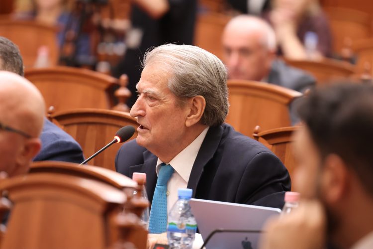 Berisha: Jemi pro kredisë nga SHBA, por nuk votojmë në procedura antikushtetuese!