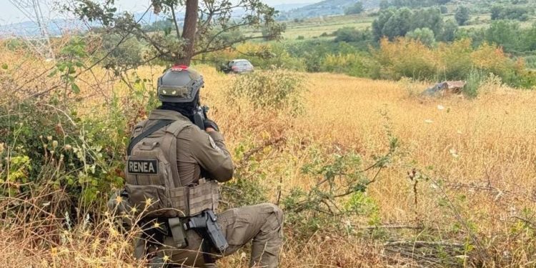 ROSKOVEC/ Refit Buzi mbetet i vrarë në makinë, dështojnë negociatat e RENEA-s