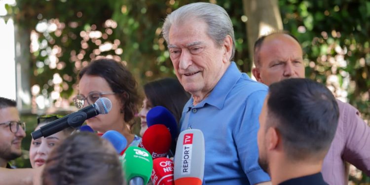 Berisha: U zhdukën 130 mln euro nga djegësi i Tiranës dhe askush në pranga