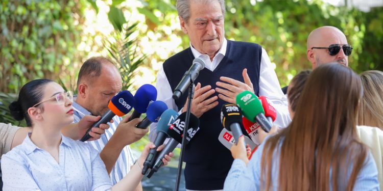 Berisha deklaron tre zyrtarët që kanë qenë në Aruba