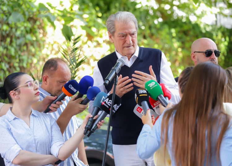 Berisha deklaron tre zyrtarët që kanë qenë në Aruba