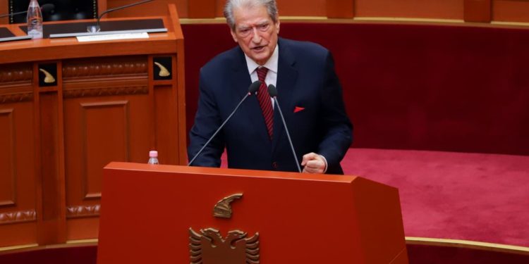 Reforma territoriale e PS, shkrihen 20 bashki. Berisha tregon emrat