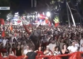 Protestuesit bëjnë thirrje: “Nesër në orën 10:00 të gjithë te Kuvendi”