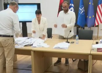 Julia Emiri,  kryetare e Këshillit Kombëtar të PD