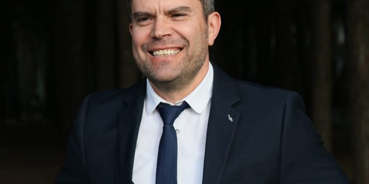 Ermal Hasimja zbulon se kush është pas protestave masive në Tiranë