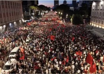 DITA 35/ Protestë madhështore në Tiranë: Nuk ikim më, ikni ju!