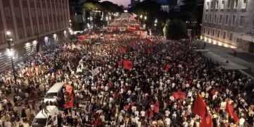 DITA 35/ Protestë madhështore në Tiranë: Nuk ikim më, ikni ju!