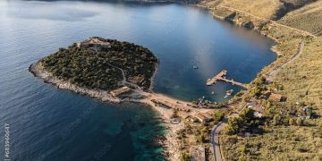 AURON TARE/ Kryeministri dhe Porto Palermo