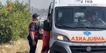 Zjarri përfshin disa fshatra në Fier, evakuohen 11 familje; dy persona në hetim